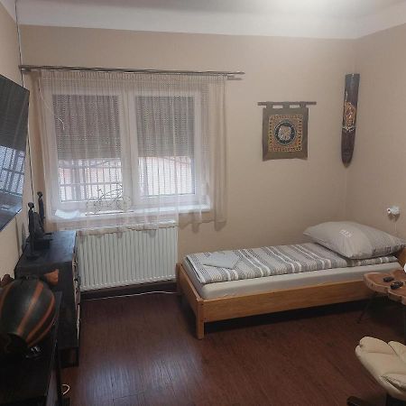 Fehér galamb apartman Gyál Esterno foto